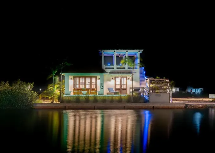Amber Glow And Mistico Club Boat Shuttle San Pedro (Ambergris Caye)